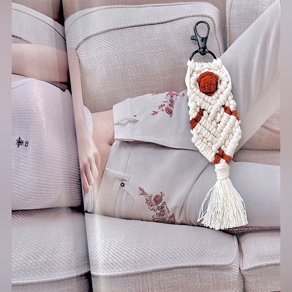 BÖHÖ Macramé Handwoven &Knotted w/♥️Ivory+Brick Red Accent Black Swivel Keychain - Picture 2 of 14